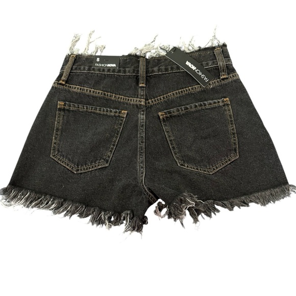 NWT Fashion Nova Most Wanted Denim Cut Off Short - Black Size 5 - Picture 4 of 7